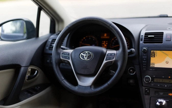 Toyota Avensis cena 22900 przebieg: 296000, rok produkcji 2010 z Kobyłka małe 352